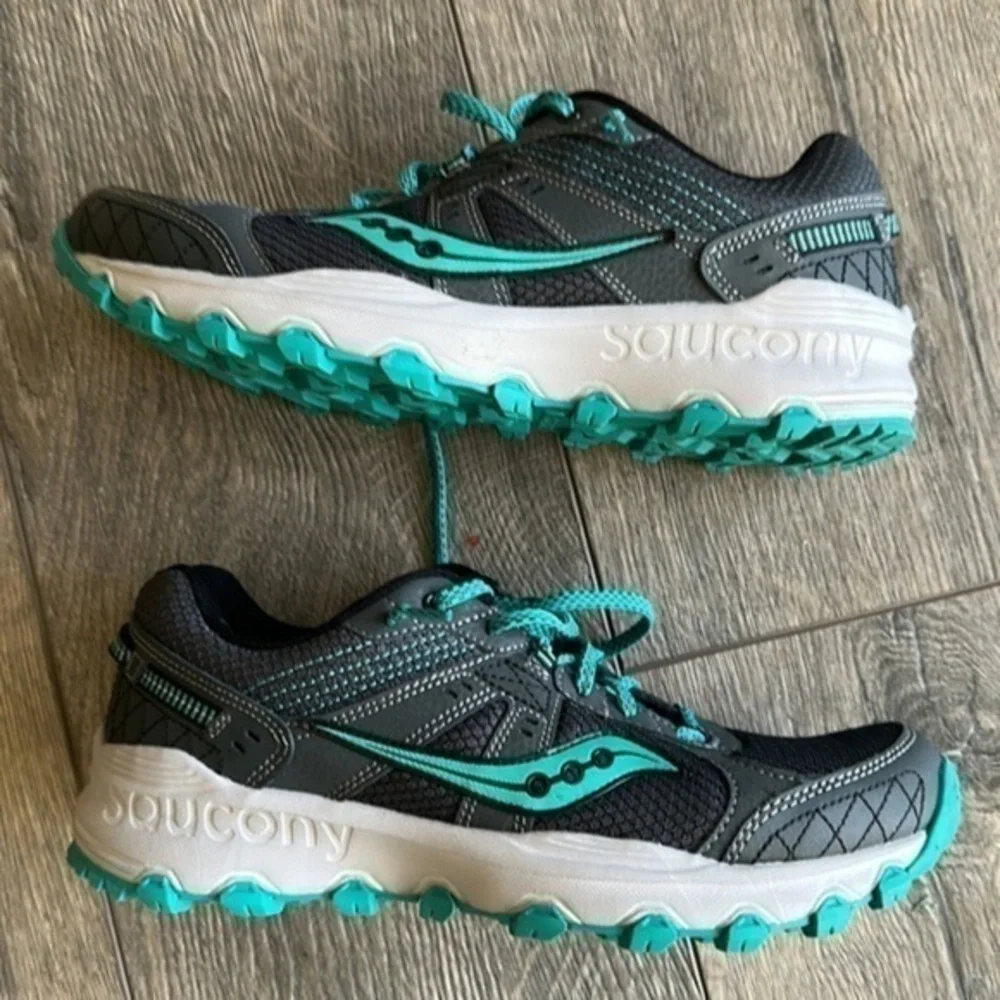 Saucony shoes size 8 1/2 like new black tail running athletic